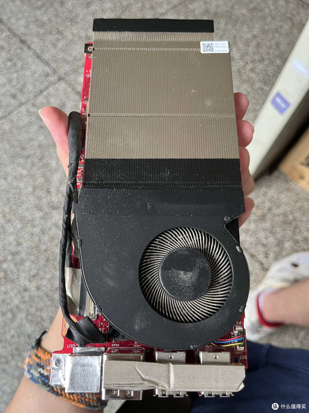 显卡本体,有点像AMD RX580的涡轮卡