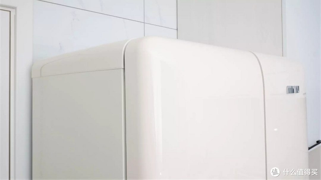 小吉BCD-JS520W十字门复古冰箱，是厨房颜值巅峰，更是全家人的后勤保障专家