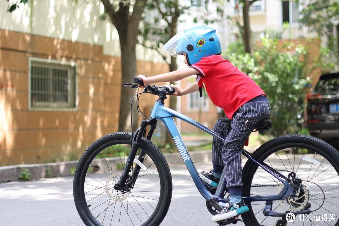 孩子的第一辆大型车，24寸的Ninebot九号自行车, 大孩的骑行装备