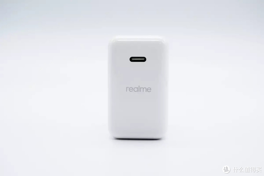 附赠也能充起一片天地，realme 65W充电器评测