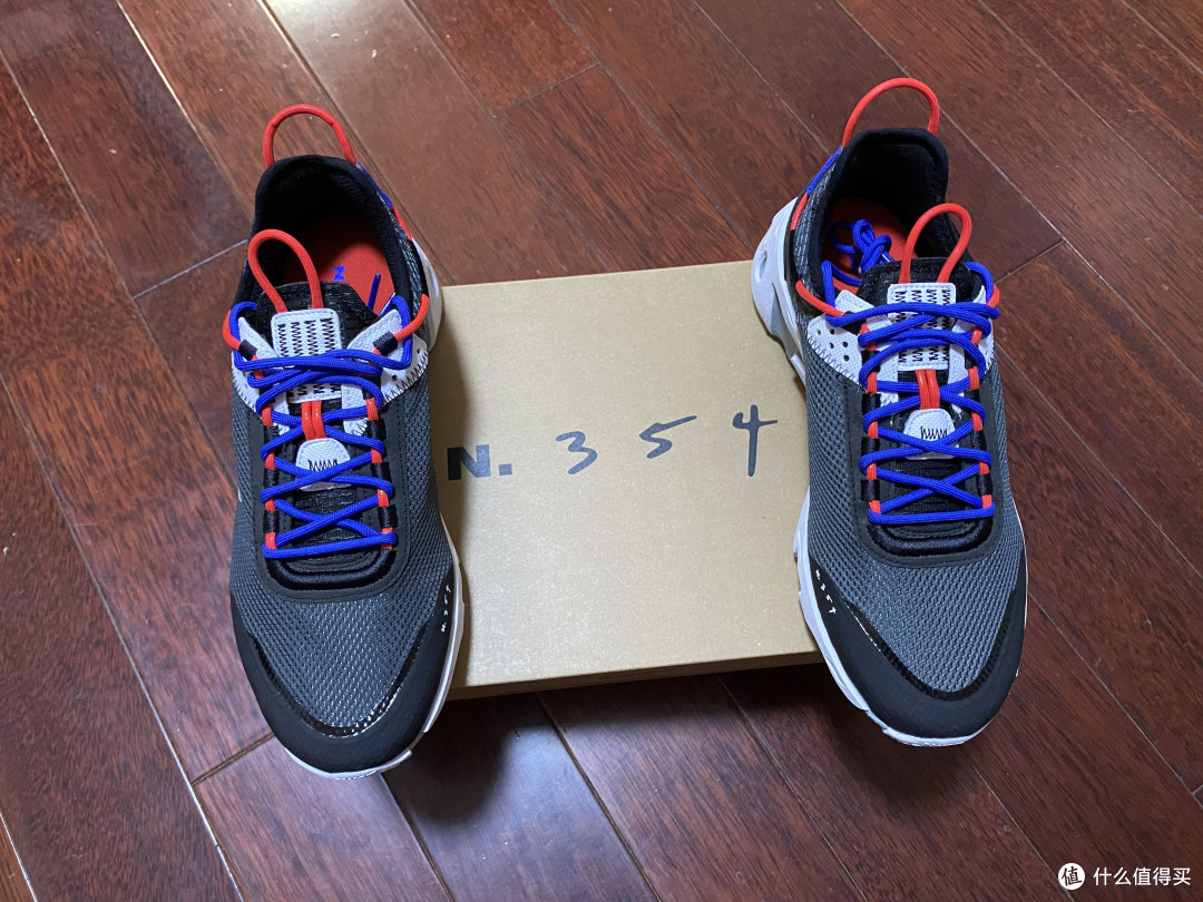 本以为买的是跑鞋,没想到这双nike react live算是n354系列的休闲跑步