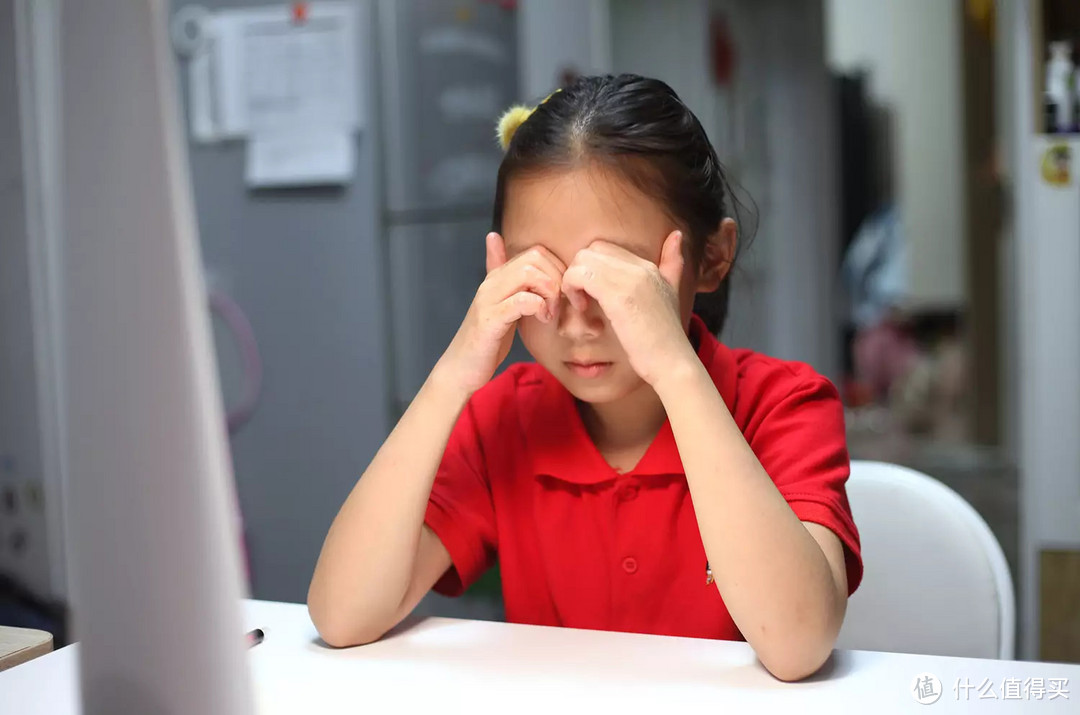 不只是护眼，还能让孩子学习更专注的有道智能学习灯测评