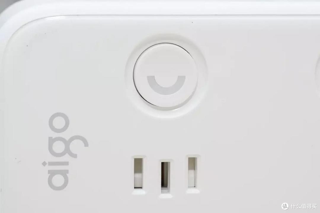 aigo 六位六控延长线插座开箱图赏