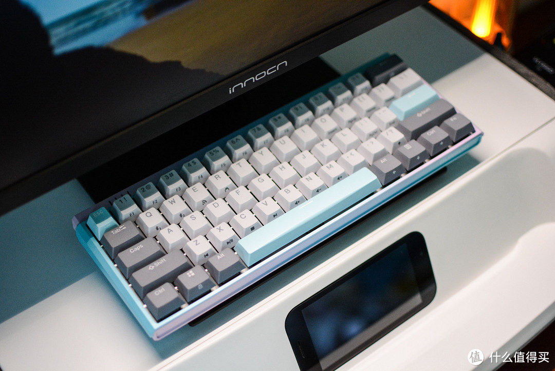 终于入手了梦想中的键盘：杜伽K330W机械键盘，这配色太大胆了