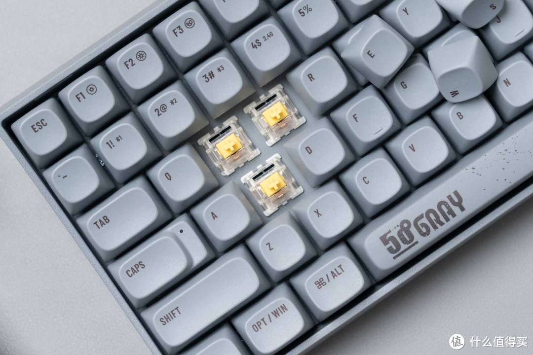 洛斐Lofree小翘键盘让你的DIY桌面“翘”一下。