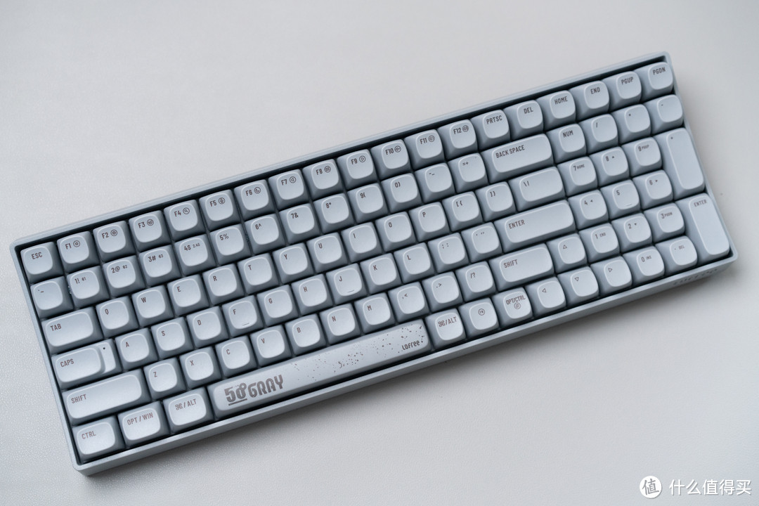 洛斐Lofree小翘键盘让你的DIY桌面“翘”一下。