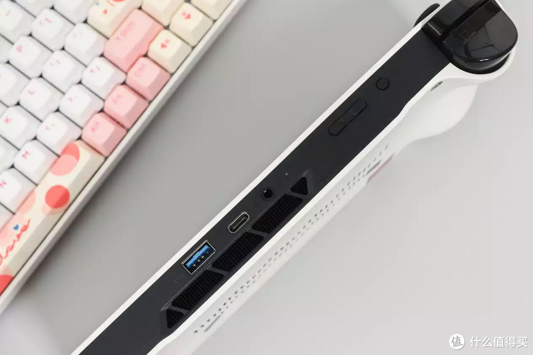 ​PC掌机“OnexPlayer mini”优雅白图赏：搭载锐龙R7 5800U，随时随地畅快玩PC游戏