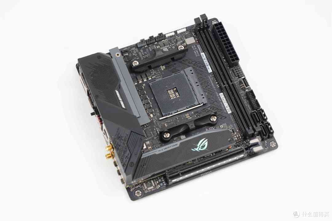 主板是来自华硕的rog strix b550-i gaming,稳定够用,颇具性价比.