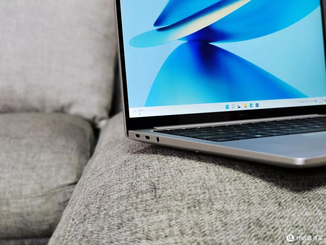 轻巧便携长续航，还是性能小钢炮？不只是轻薄本的全新荣耀MagicBook 14