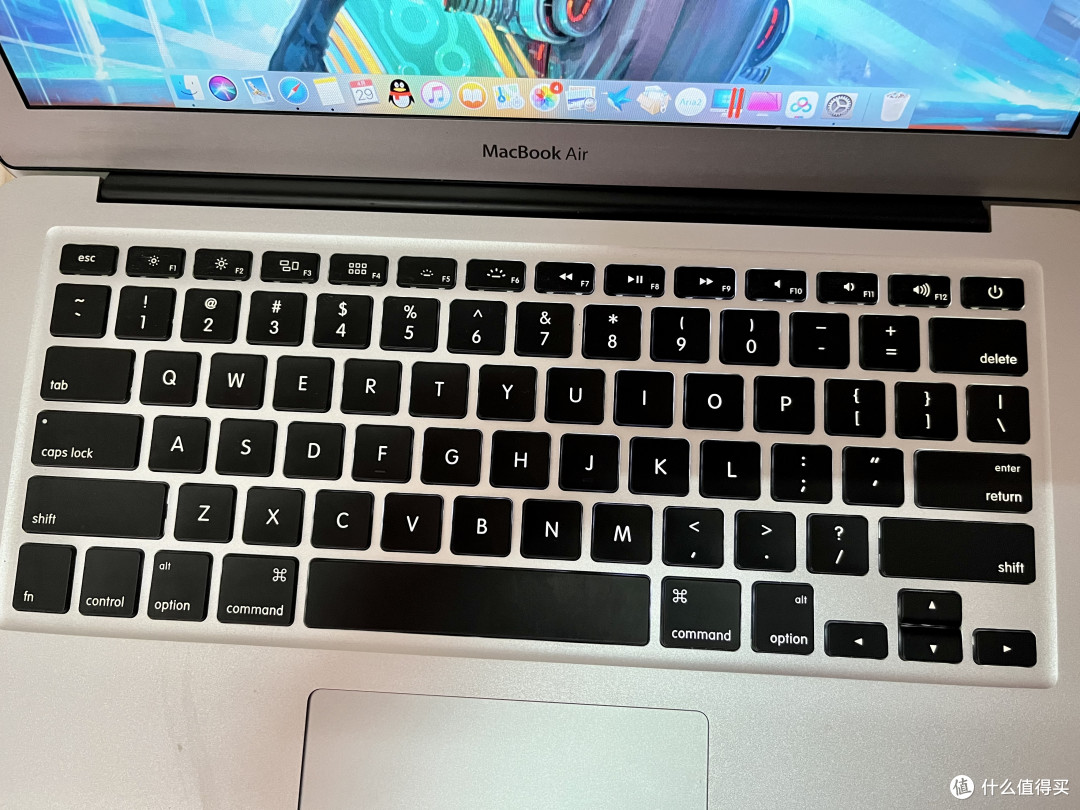 macbookair笔记本键盘保护兼顾不会产生屏幕印记的一种解决方案