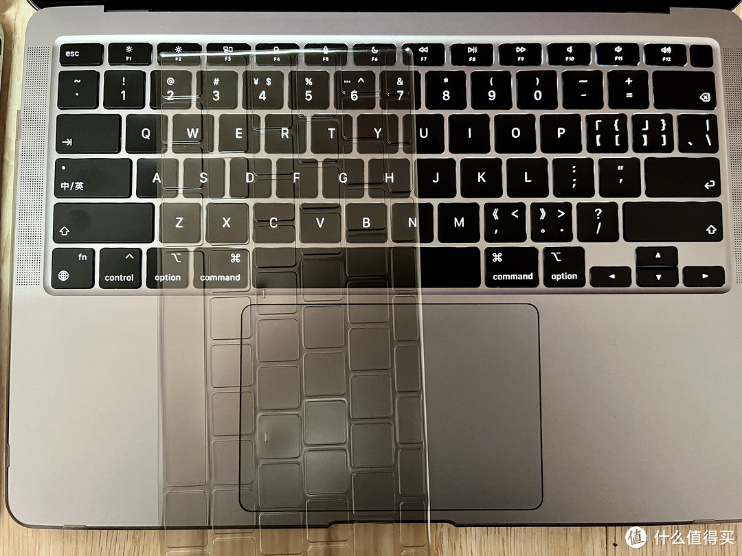 macbookair笔记本键盘保护兼顾不会产生屏幕印记的一种解决方案