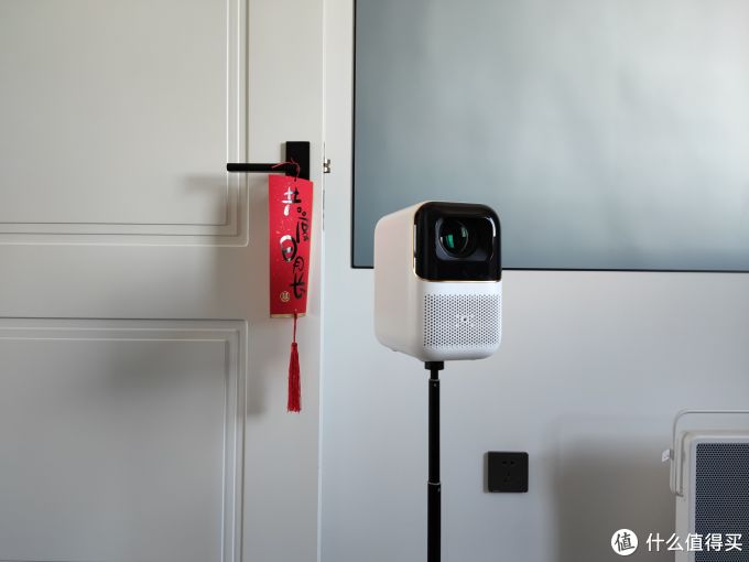 年轻人必入的高性价比家用投影仪,小明Q1 Pro投影仪测评