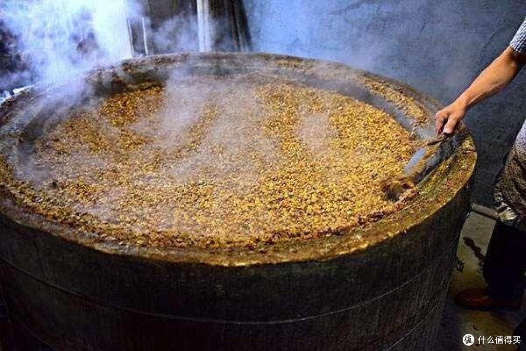 高粱难吃，为什么能成为酿造白酒的主角？看完涨知识