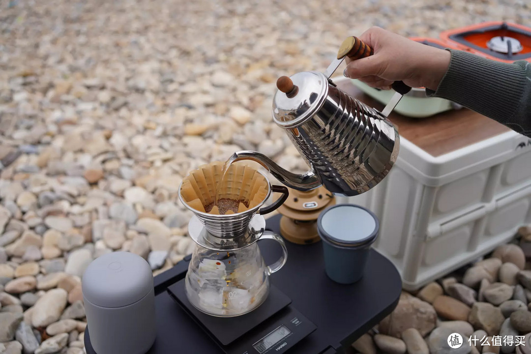 跟着兔牙一起去海边嚯咖啡吧，适合户外露营风格的咖啡器物推荐