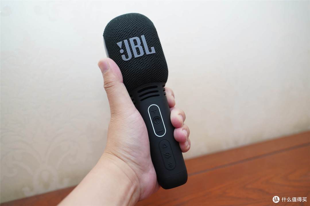 既是麦克风也是蓝牙音箱，JBL KMC300让老妈体验歌星的感觉