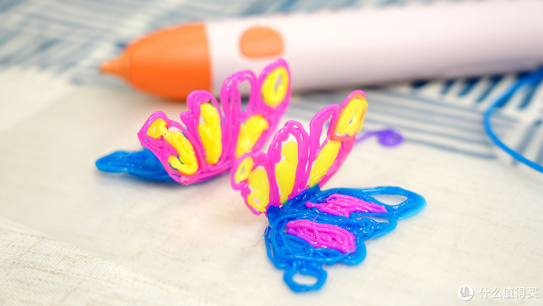 手动组装粘合模型的乐趣,比起平面的画画来,这支3d打印笔带来的更多的