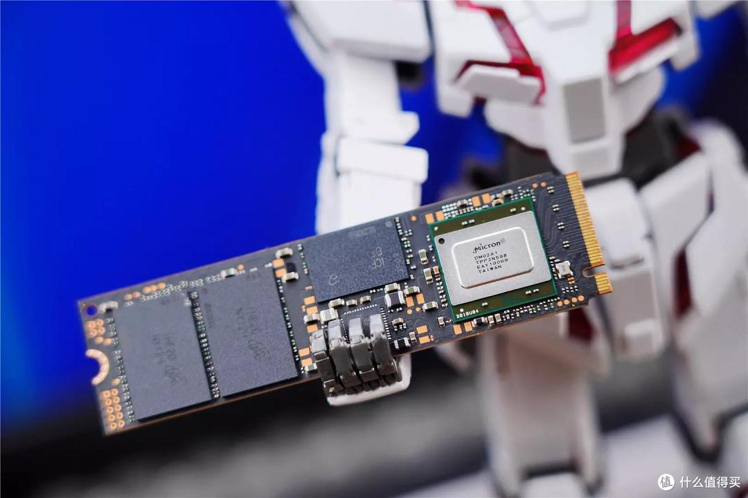 原厂主控+美光176层3D NAND,这次的英睿达P5 Plus的确很有料!