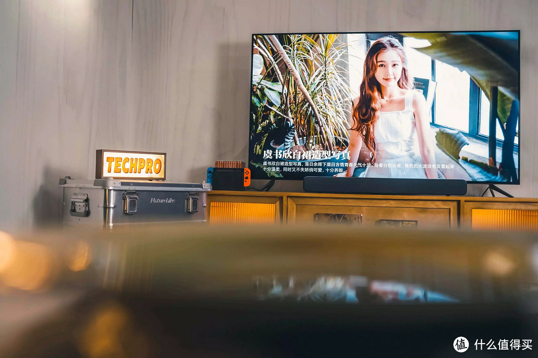 营造居家氛围最佳的观影利器：体验小米电视6 OLED的色彩魅力