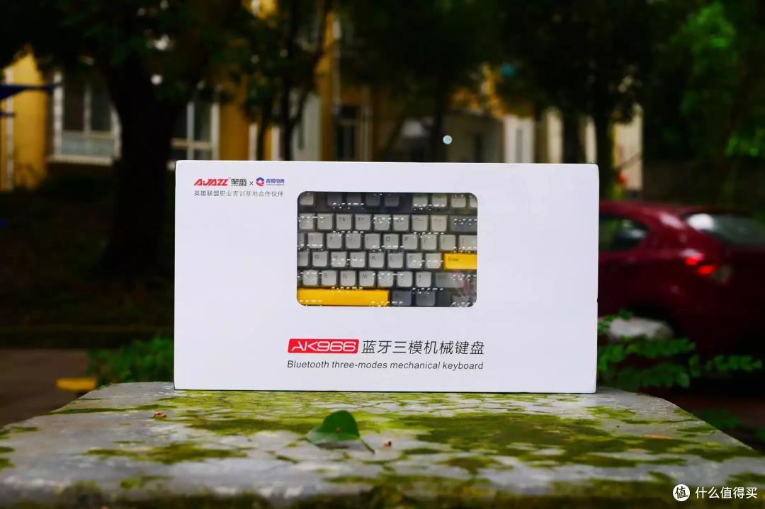 98键+三模+1万毫安电池!黑爵AK966机械键盘是真硬核