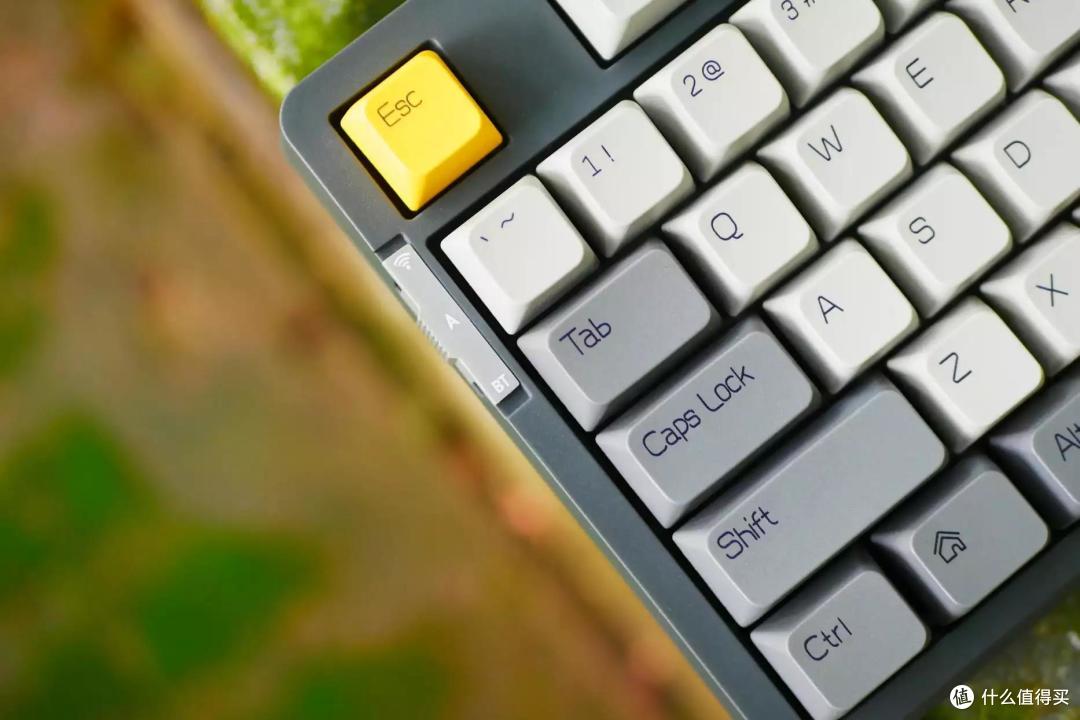 98键+三模+1万毫安电池!黑爵AK966机械键盘是真硬核