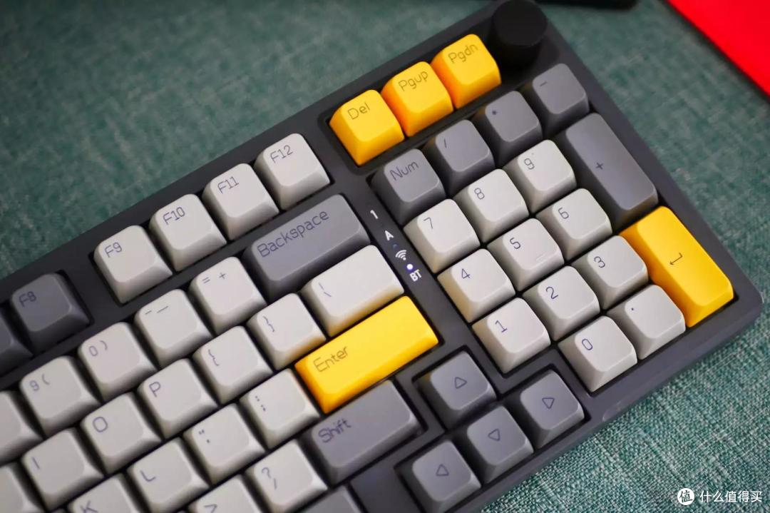 98键+三模+1万毫安电池!黑爵AK966机械键盘是真硬核