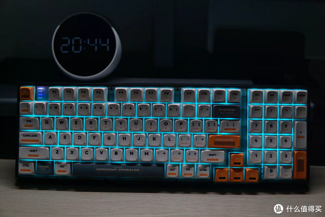 我心中的国货之光，老牌键盘厂摩豹新品Darmoshark K7 pro开箱（后附近期热门的国产98键机械键盘推荐）