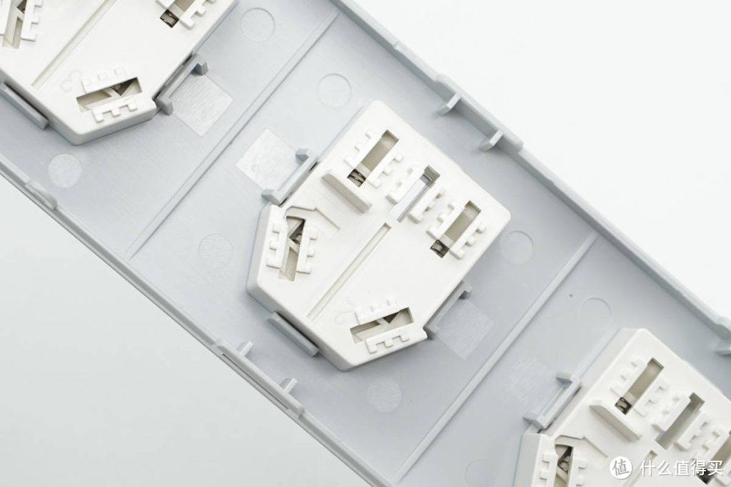 拆解报告:UGREEN绿联30W 2A1C智充数码排插CD286