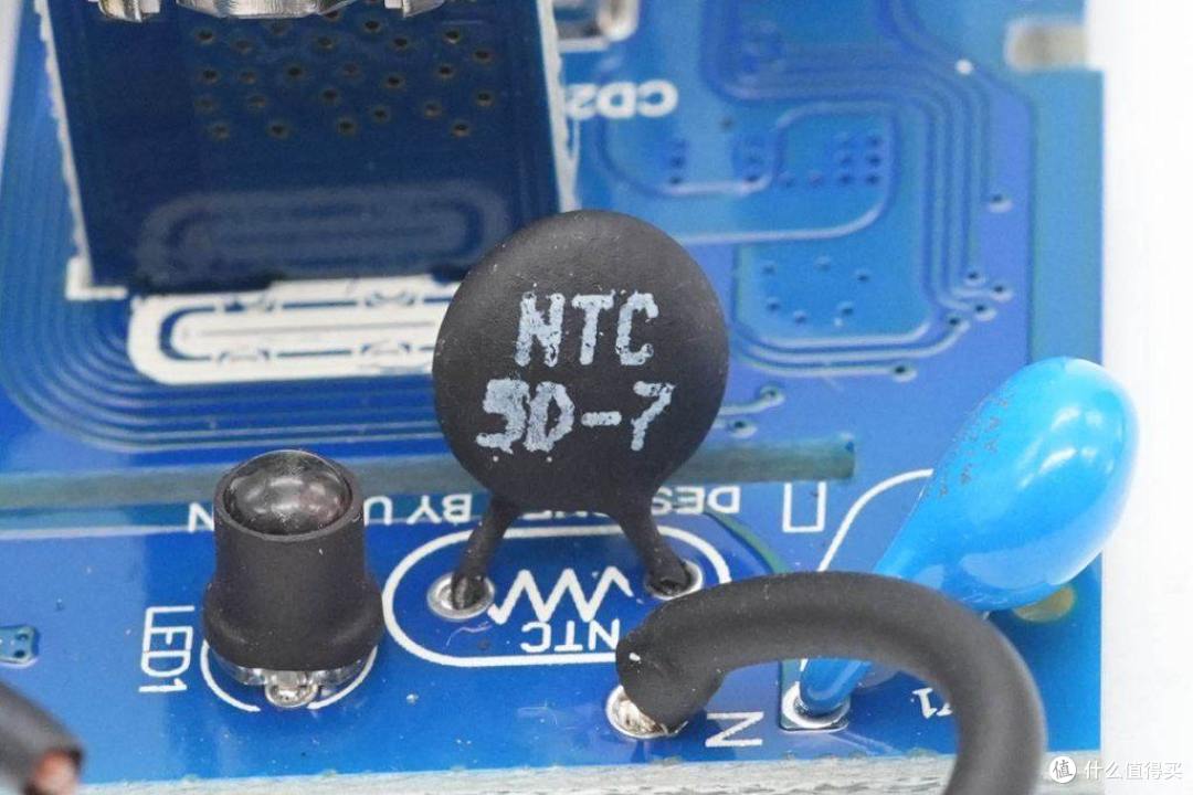 拆解报告:UGREEN绿联30W 2A1C智充数码排插CD286