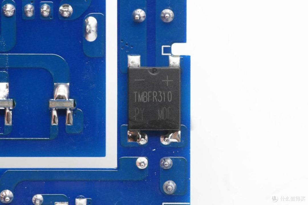 拆解报告:UGREEN绿联30W 2A1C智充数码排插CD286