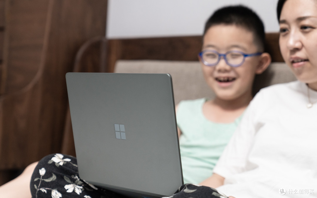 时尚、轻薄、实用兼顾,根正苗红的Windows本儿Surface Laptop Go 2值得入手吗?