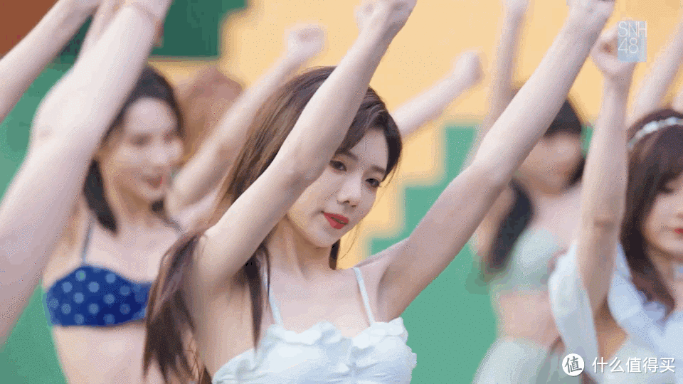 来扒一扒idol们穿的那些花里胡哨的服饰究竟是什么?