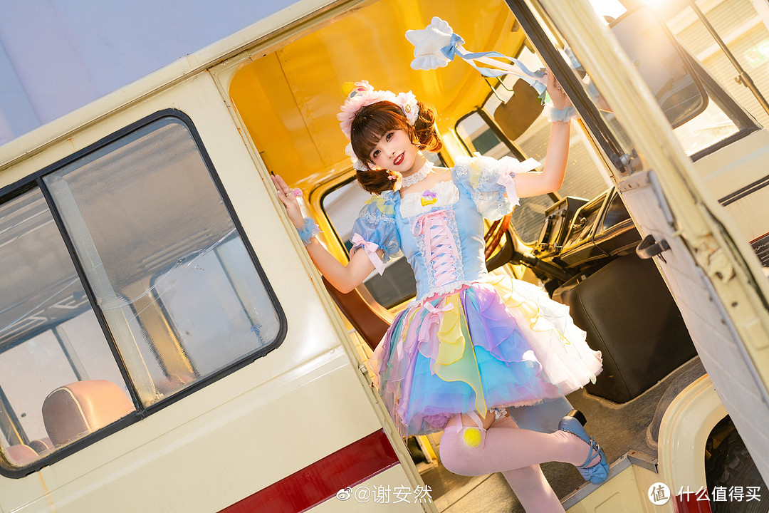 来扒一扒idol们穿的那些花里胡哨的服饰究竟是什么?