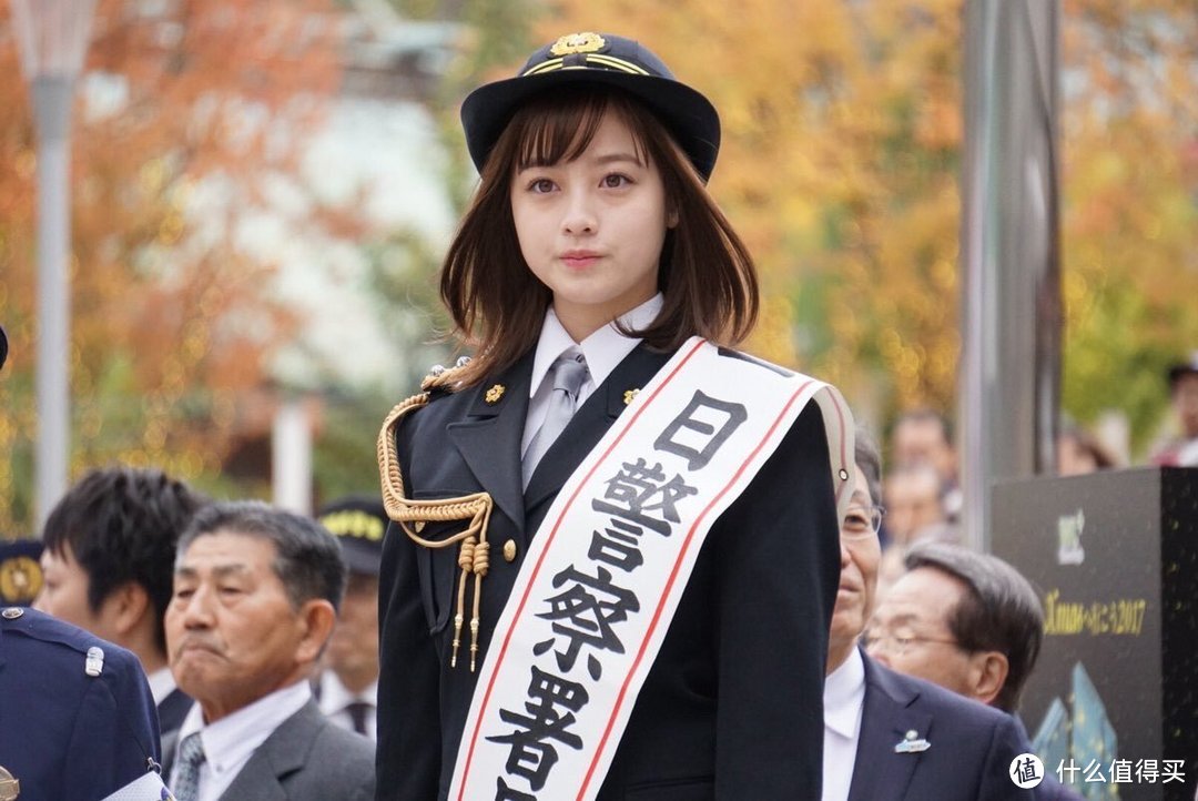来扒一扒idol们穿的那些花里胡哨的服饰究竟是什么?