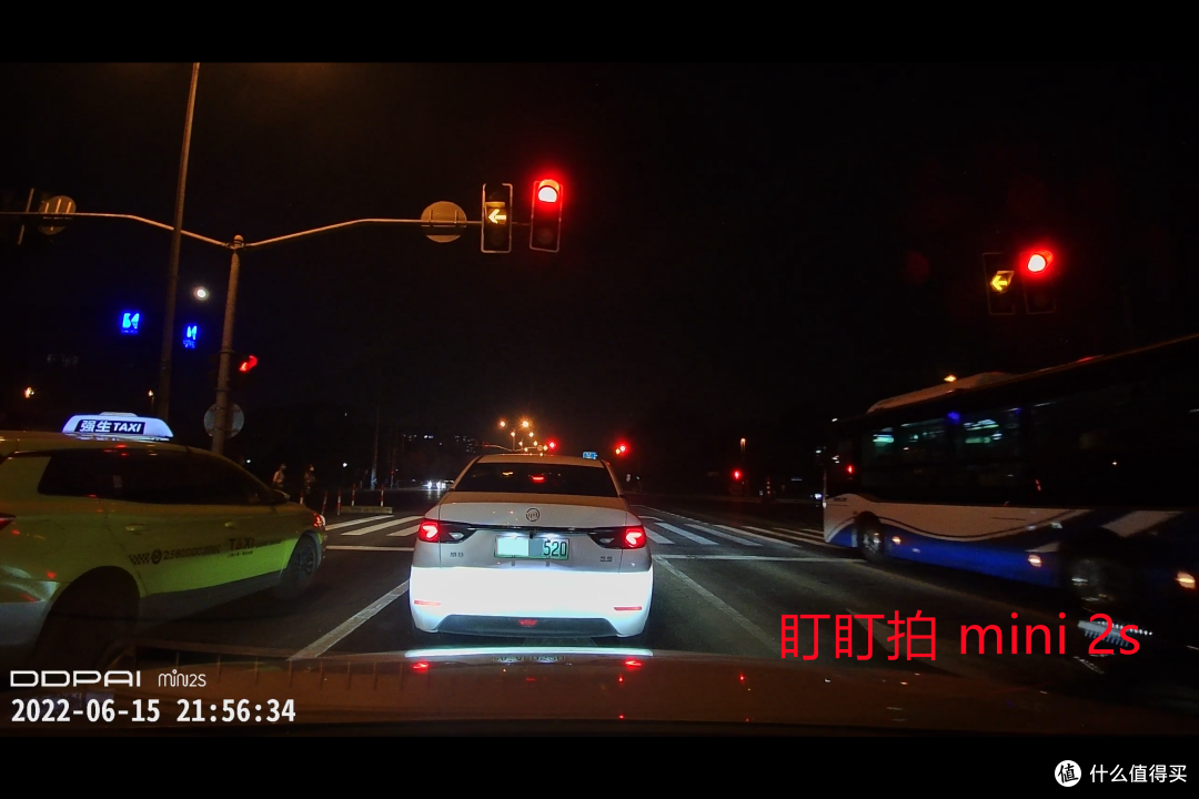 新车主买行车记录仪,300元不知道选谁?这两台『网红』产品实测给你看!