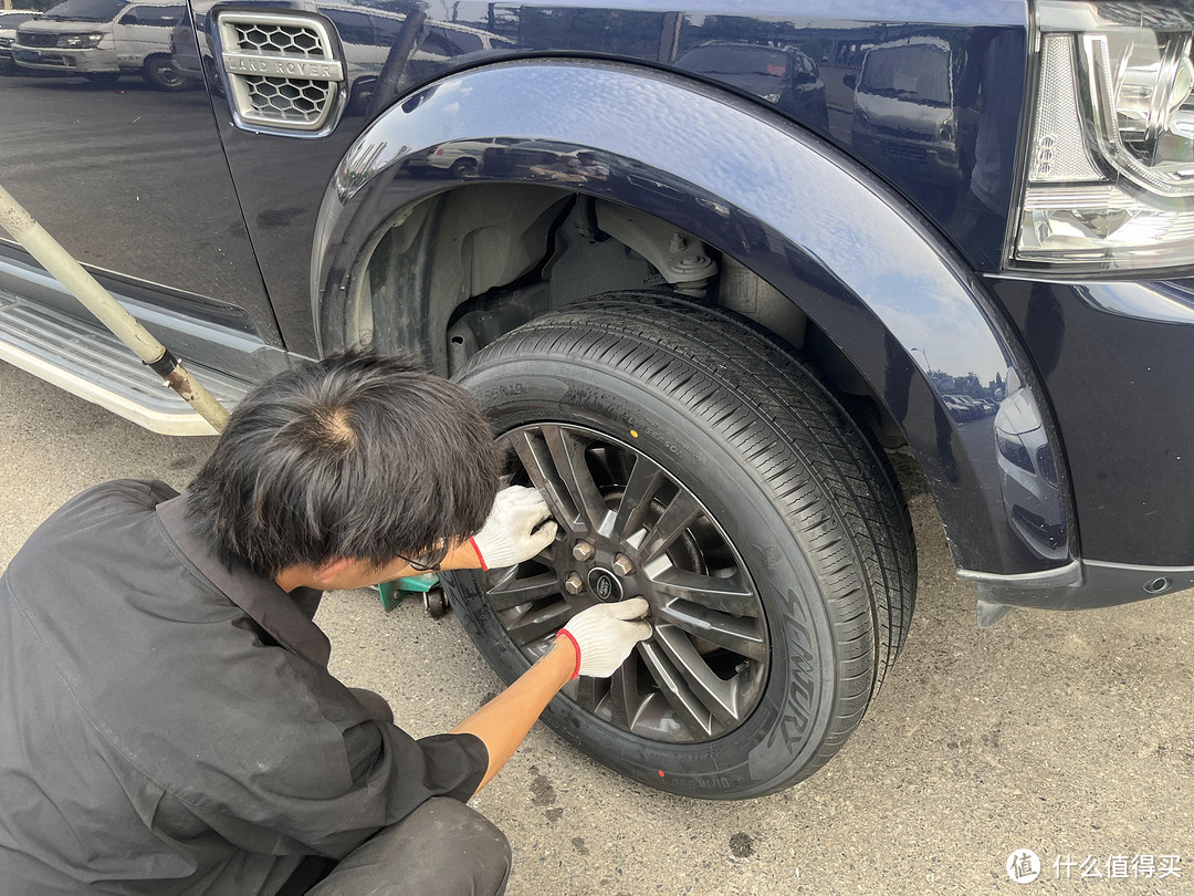 支持国货 路虎发现4马牌4X4换装500/条森麒麟990神胎