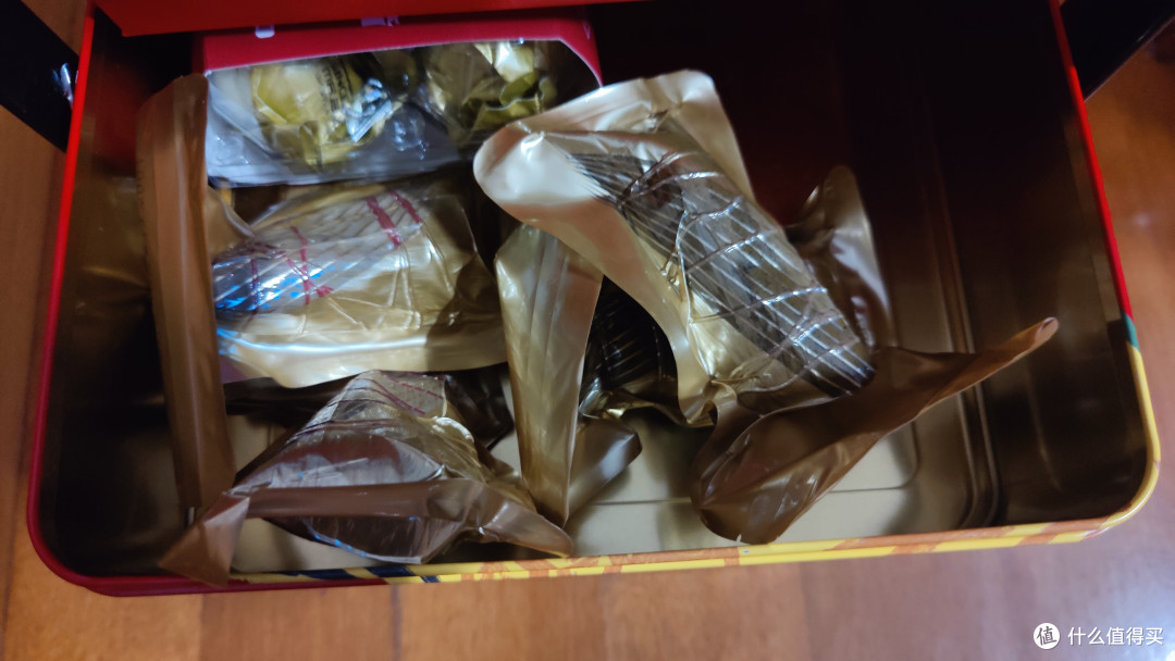 另外一盒粽子里面有四个独立真空包装的粽子