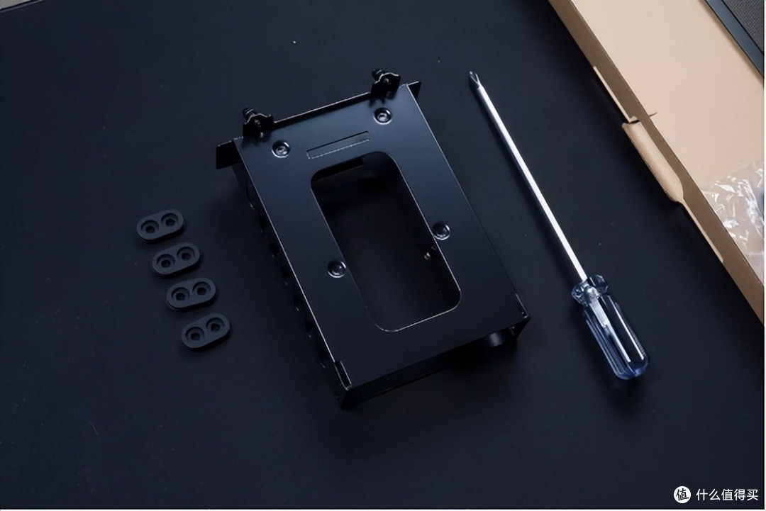 超大 "无声" 机箱:可装7个机械硬盘、显卡440mm、冷排420mm,德静界SILENT BASE 802