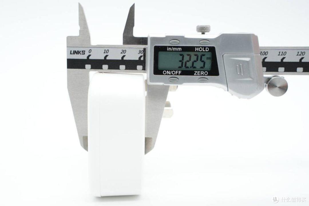 拆解报告:aigo 4000W大功率转换器AZ0202D