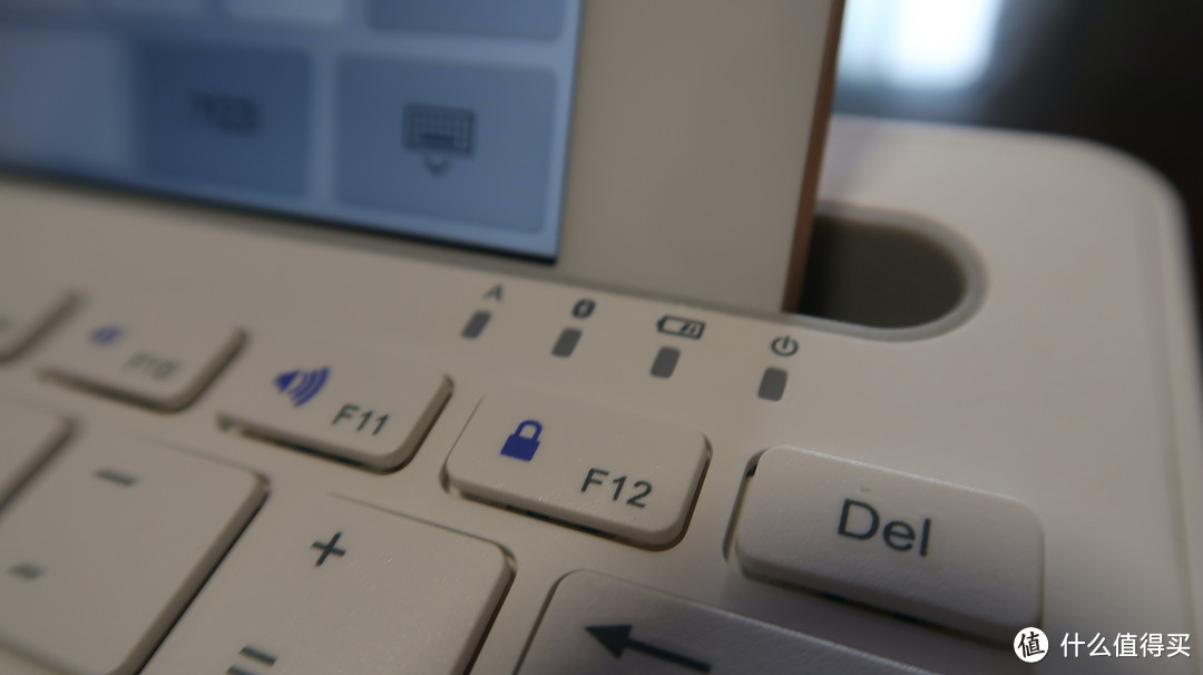 雷柏多模无线键盘XK100：只需100多元，瞬间将ipad变成笔记本电脑