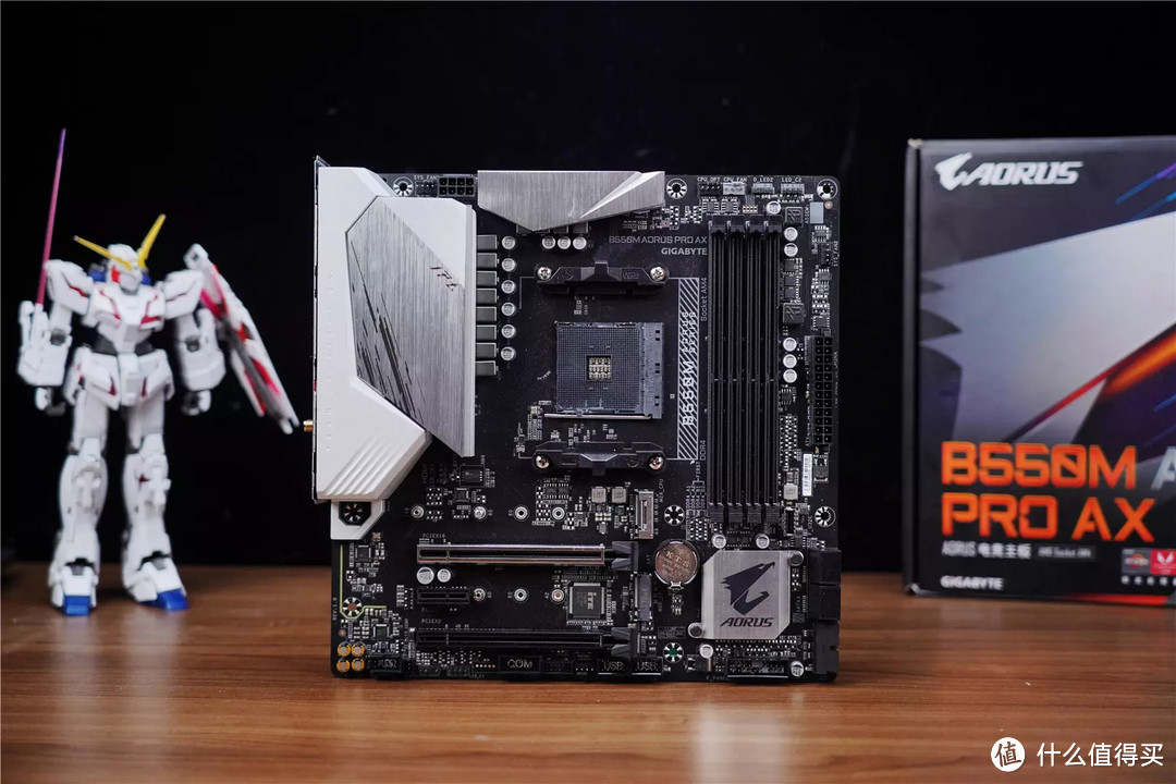 有颜值、有性能、这款技嘉 B550M 雪雕 AORUS PRO AX 值得拥有！