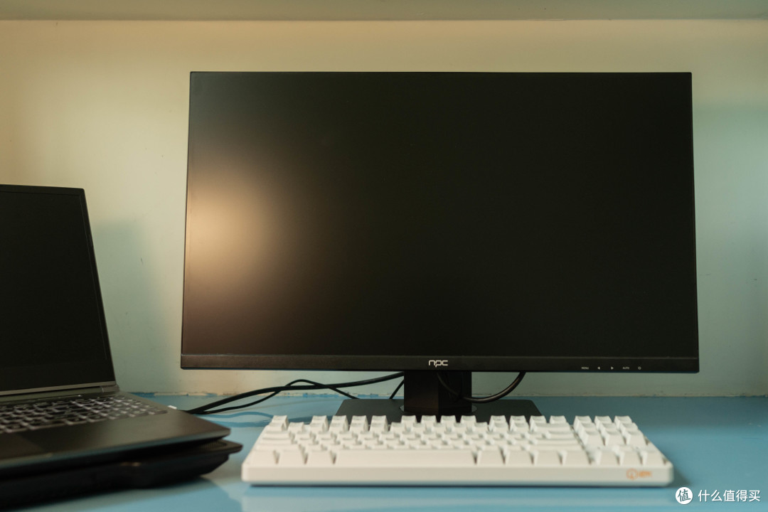 599元堆料狂魔?2K ips+75Hz+Type C+DP+升降旋转支架+扬声器,NPC MQ240A显示器体验【这能用么系列01】