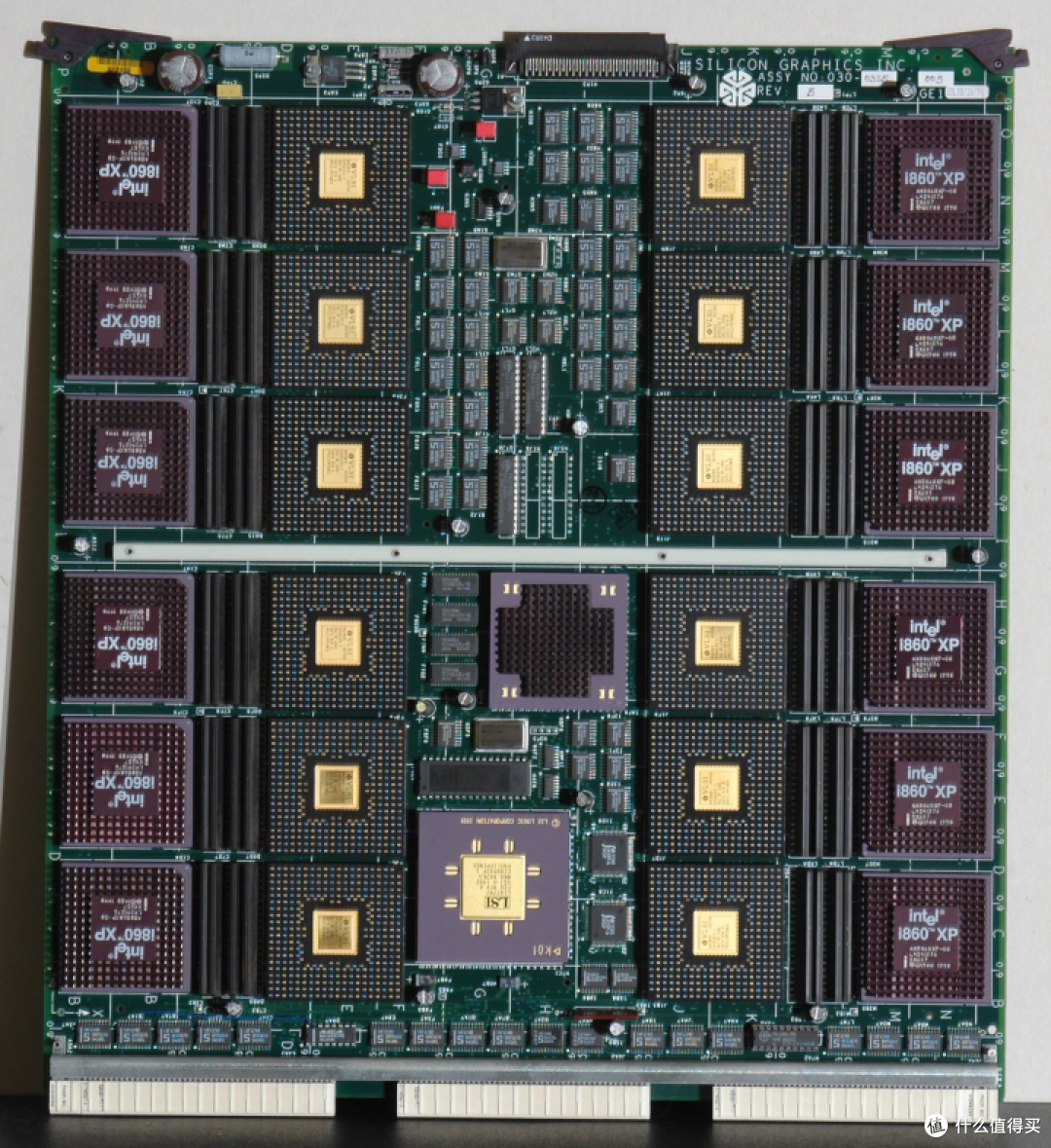 SGI RealityEngine 采用了 Intel i860 作为几何加速处理器
