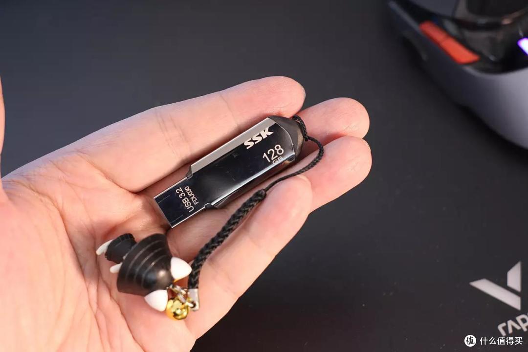 日常搬砖必备U盘——SSK飚王 128G“银色小剑”