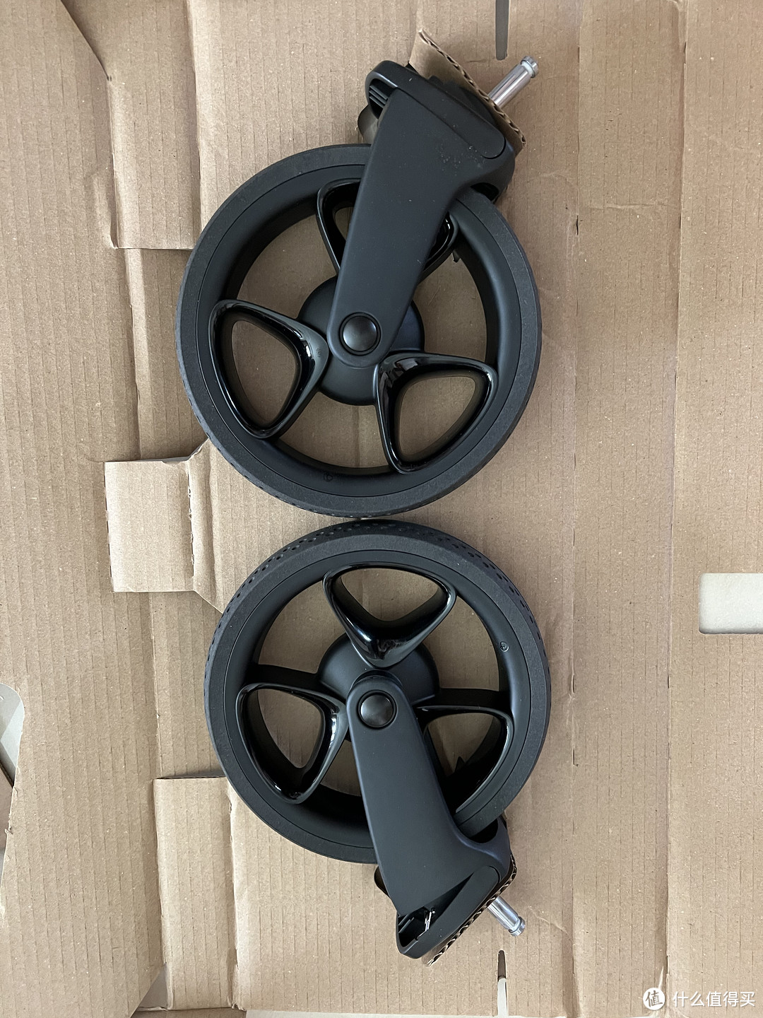 玲娜贝儿率先体验劳斯莱斯为即将出生的娃准备的stokkexploryx婴儿车