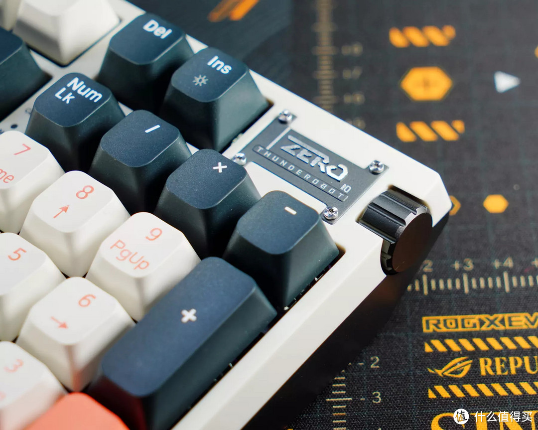 游戏本生产商也玩跨界 雷神ZERO三模机械键盘