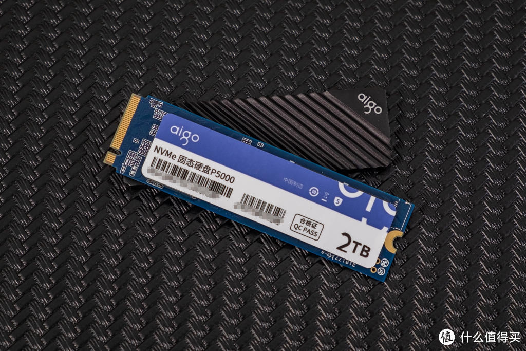 SSD价格大崩盘，国产品牌发力高端，aigo PCIe4.0旗舰SSD体验