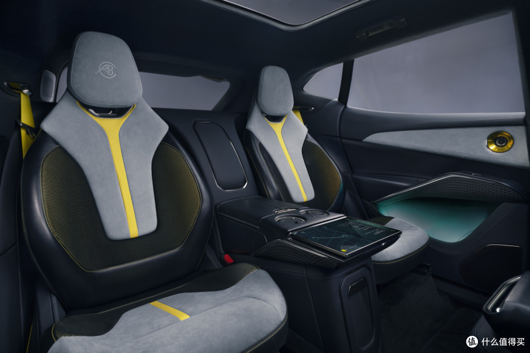 路特斯第一次造的新能源SUV 斗得过宝马iX吗？