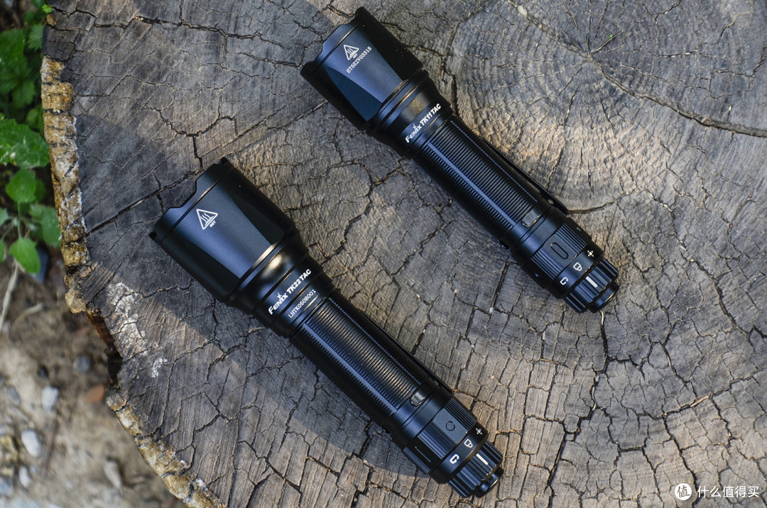 战术照明,一转一按就有稳定的光:Fenix TK22 TAC