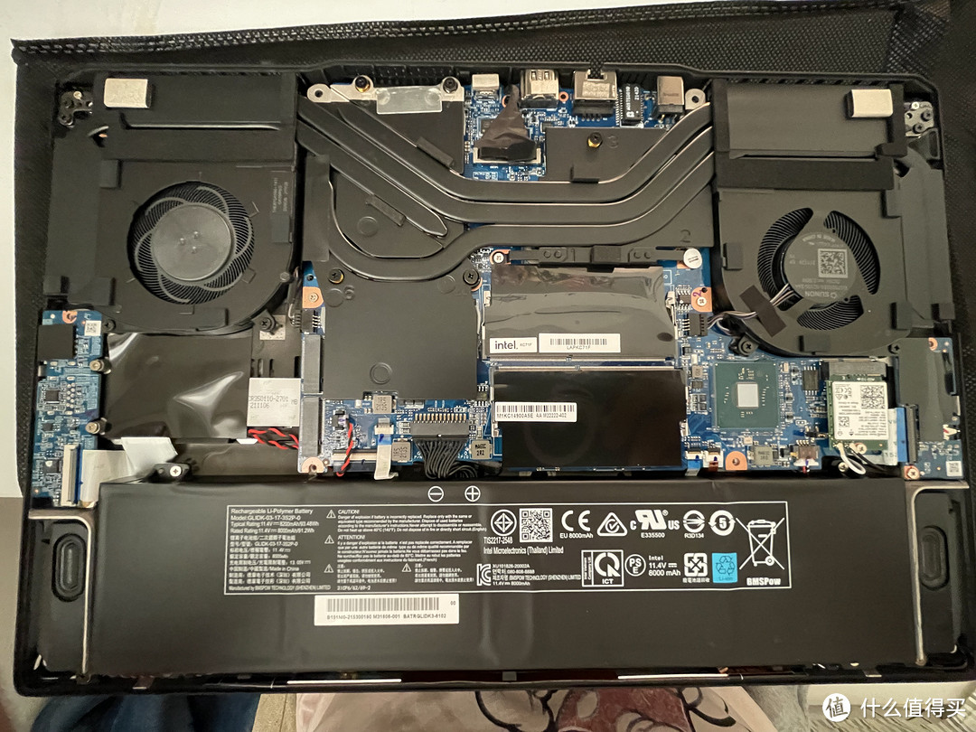 INTEL NUC X15 Laptop Kit 开箱测试