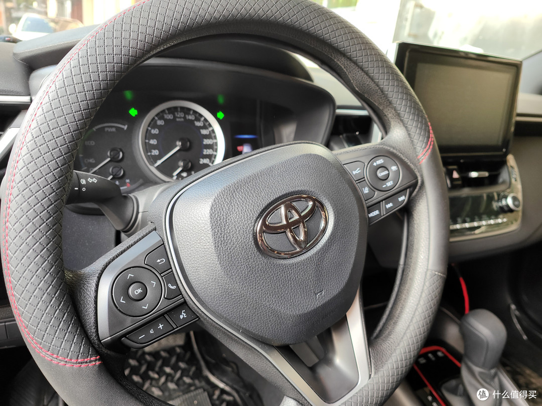 来吐槽吧!超长续航,汽油车最后倔强,TOYOTA雷凌双擎2022